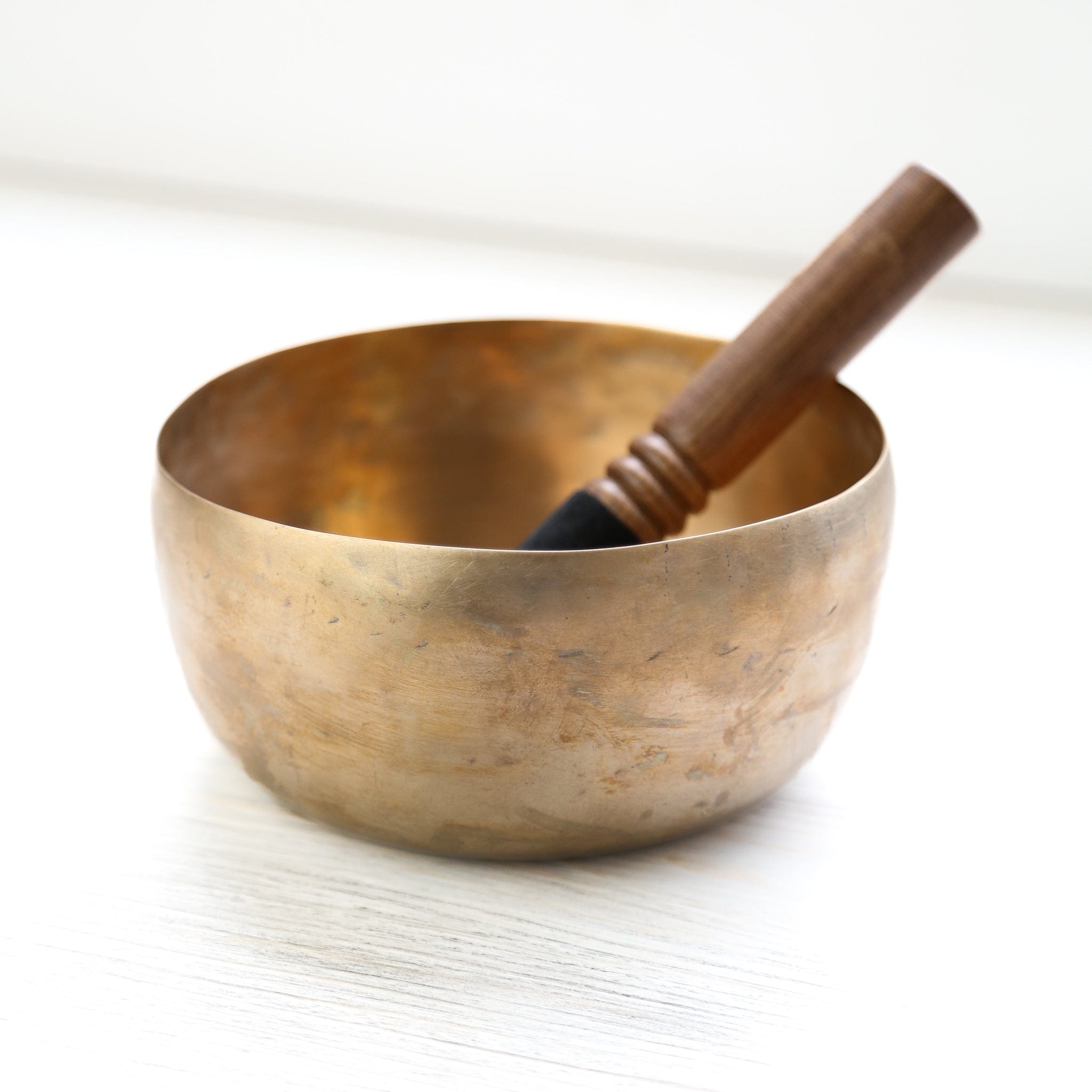 Singing Bowls Antique Singing Bowl Crown Chakra 126Hz oldbowl632