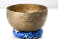 Singing Bowls Antique Singing Bowl Root Chakra 140Hz oldbowl631