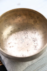 Singing Bowls Antique Singing Bowl Third Eye Chakra 227Hz oldbowl650